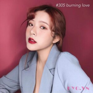Son MAC Powder Kiss Màu Burning Love 305 - Đỏ Tím Rượu - Image 4