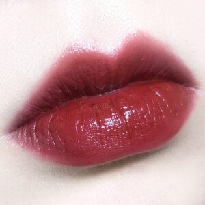 Mac Amplified Dubonnet – Màu Đỏ Đậm - Image 3