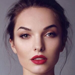 Mac Amplified Dubonnet – Màu Đỏ Đậm - Image 6