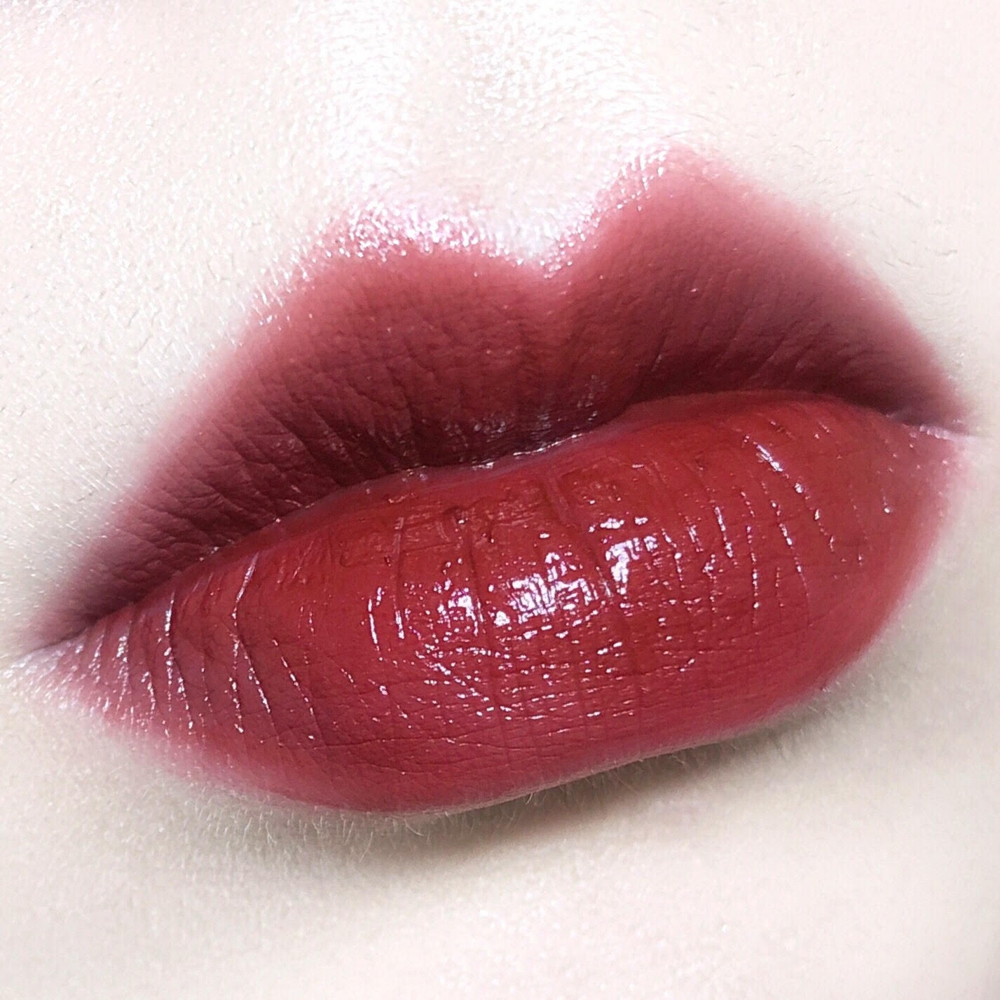 Mac Amplified Dubonnet – Màu Đỏ Đậm - Image 3