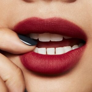 Son Kem MAC Powder Kiss Liquid Lipcolour Màu 994 Make Love To The Camera – Đỏ Rượu - Image 6