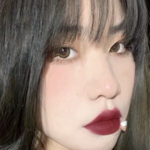 Son Kem MAC Powder Kiss Liquid Lipcolour Màu 994 Make Love To The Camera – Đỏ Rượu - Image 4