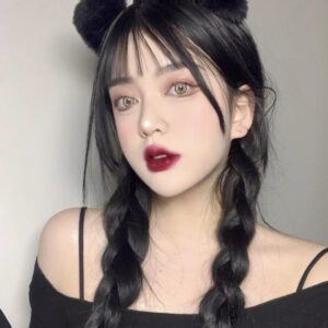 Son Kem MAC Powder Kiss màu 983 Burning Love - Đỏ Rượu - Image 3
