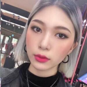 Son kem MAC Powder Kiss Liquid Billion $ Smile 984 – Hồng Neon - Image 3