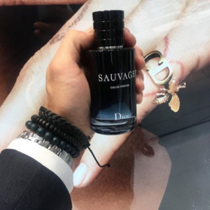 Nước Hoa Nam Dior Sauvage Eau De Parfum Phiên bản 2018 của Dior Sauvage Eau De Parfum khiến chúng ta liên tưởng đến sự mạnh mẽ và quyền lực, cùng mùi hương gây dấu ấn đặc biệt