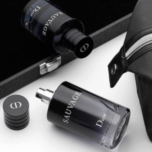 Nước Hoa Nam Dior Sauvage Eau De Toilette Nước hoa nam Dior Sauvage được lấy cảm hứng từ bầu trời cao trong xanh, cùng núi đá chập chùng và ánh nắng chói chang nơi sa mạc.