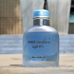 Nước Hoa Nam Dolce & Gabbana Light Blue EDP D&G Light Blue Pour Home Intense EDP lại thổi hồn vào làn da một hương thơm gió trời từ biển xa kết hợp với hương trầm nhẹ của cây bách xù đầy sảng khoái và dịu nhẹ làm tâm trí người dùng phấn khích.