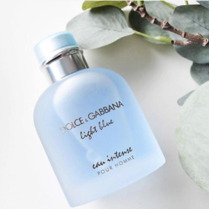 Nước Hoa Nam Dolce & Gabbana Light Blue EDP Mạnh và sâu sắc, tươi mát với sự mở đầu của cam đắng và bưởi tươi, kết hợp với hương nước biển và cây bách xù.