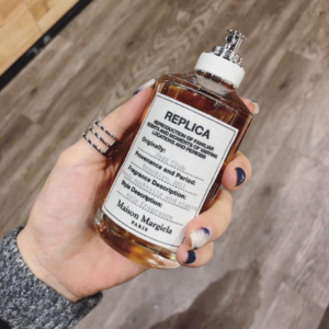 Nước Hoa Nam Maison Margiela Replica Jazz Club EDT Bạn sẽ trở thành quý ông lịch lãm, nhâm nhi cùng ly rượu rum trên tay với mùi hương nam tính đầy cuốn hút.