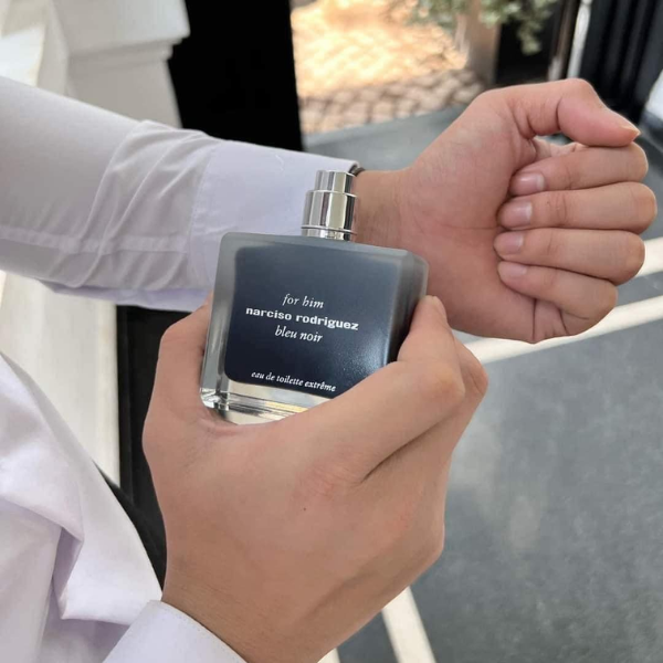 Nước Hoa Nam Narciso Rodriguez Bleu Noir EDT Extreme Được ra mắt vào năm 2020 dưới bàn tay của nhà thiết kế Sonia Constant, nước hoa nam Narciso Rodriguez Bleu Noir EDT Extreme sở hữu vẻ ngoài đơn giản nhưng cũng không kém phần sang trọng.