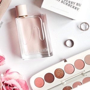 Nước Hoa Nữ Burberry Her EDP Nước hoa Burberry Her Eau De Parfum độc đáo bởi tính biểu tượng rõ nét của mình.