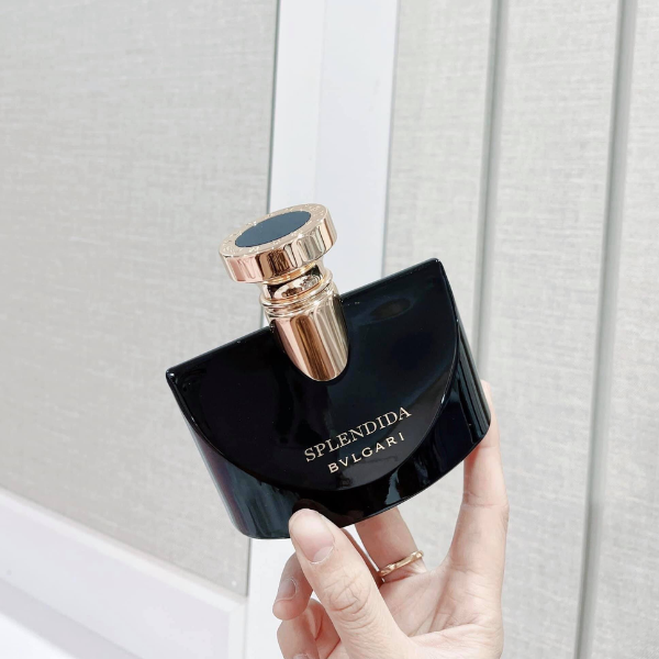 Nước Hoa Nữ Bvlgari Splendida Jasmin Noir EDP Hương thơm nước hoa mở ra đầy rực rỡ với sự tươi mới và tỏa sáng của hoa nhài thuần khiết.
