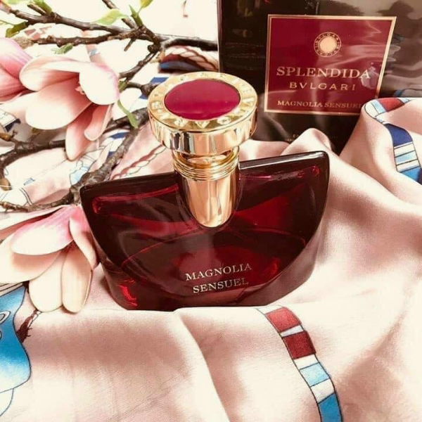 Nước Hoa Nữ Bvlgari Splendida Magnolia Sensuel EDP Trước lúc để mộc lan tỏa hương thơm ngát, Magnolia Sensuel dẫn dắt chúng ta đến với một thế giới tươi mát tự nhiên của hoa cam và hương quýt.