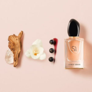 Nước Hoa Nữ Giorgio Armani SÌ EDP Nước hoa nữ chính hãng Giorgio Armani Sì EDP được xây dựng trên nền tảng của các hương hoa cỏ, nhằm tôn lên vẻ đẹp, sự tao nhã, sự năng động và tinh thần tự do của phụ nữ ngày nay.