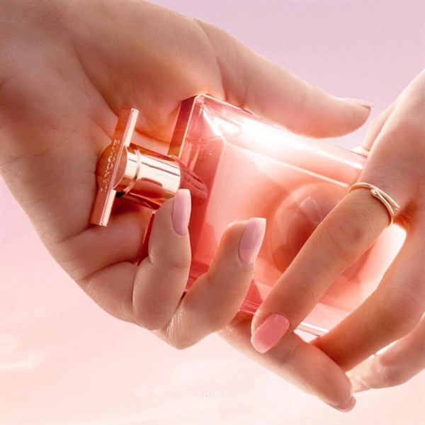 Nước Hoa Nữ Lancôme Idôle Aura Eau De Parfum Lumineuse Lancome Idôle Auracho khiến mỗi phút giây của nàng đều trở nên nữ tính, quyến rũ để mạnh mẽ tỏa sáng.