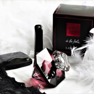 Nước Hoa Nữ Lancome La Nuit Tresor À La Folie L'eau De Parfum Bên cạnh hương thơm thanh lịch thì vẻ ngoài tinh tế đầy sang chảnh của Lancome La Nuit Tresor A La Folie cũng là một điểm nhấn khó phai đối với mọi tín đồ nước hoa nữ.