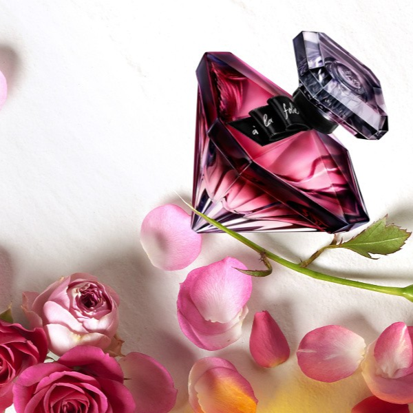Nước Hoa Nữ Lancome La Nuit Tresor À La Folie L'eau De Parfum Nước hoa nữ Lancome La Nuit Tresor À La Folie mang theo âm hưởng ngọt ngào đầy nữ tính của các loài hoa và trái cây tươi.