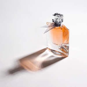 Nước Hoa Lancome La Vie Est Belle EDP Mẫu chai nước hoa chính hãng La Vie Est Belle được thiết kế lại từ mẫu chai cổ điển của Lancome năm 1949.