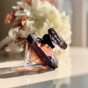 Nước Hoa Nữ Lancôme Trésor La Nuit EDP Nếu được so sánh như một "bản hòa ca" khứu giác thì chắc hẳn nước hoa nữ Lancôme Trésor La Nuit sẽ là tác phẩm thanh âm đậm hương, ngọt vị ngay từ giai điệu đầu tiên. 