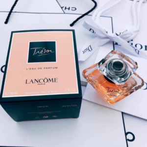 Nước Hoa Nữ Lancôme Tresor L'eau De Parfum Chai nước hoa cao cấp này đã tạo nên làn sóng mang tính bước ngoặt trong ngành nước hoa, luôn chiếm được sự ưa chuộng từ các tín đồ mùi hương.