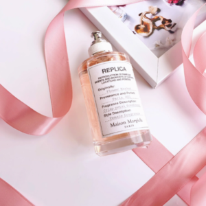 Nước Hoa Nữ Maison Margiela Replica Flower Market EDT Tất cả sản phẩm nước hoa chính hãng trong bộ sưu tập này đều được lấy cảm hứng từ những chiếc lọ thuốc bào chế cổ điển