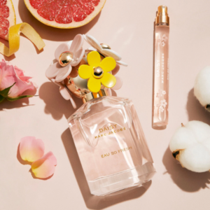 Nước Hoa Nữ Marc Jacobs Daisy Eau So Fresh EDT Vẻ đẹp vừa đơn giản lại vừa nữ tính này của Marc Jacobs Daisy Eau So Fresh chắc hẳn sẽ làm lay động biết bao cô gái.