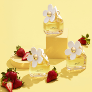 Nước Hoa Nữ Marc Jacobs Daisy EDT Vào năm 2007, dưới ý tưởng thiết kế từ Alberto Morillas, thương hiệu nước hoa Marc Jacobs trứ danh đã cho ra đời mùi hương nước hoa nữ với tên gọi Daisy.
