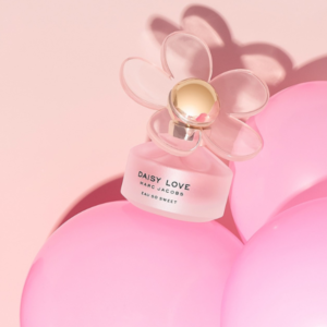 Nước Hoa Nữ Marc Jacobs Daisy Love Eau So Sweet EDT Nước Hoa Nữ Marc Jacobs Daisy Love Eau So Sweet EDT thật sự đã làm chúng ta thỏa mãn với hương nước hoa tông hoa cỏ, nhẹ nhàng, nữ tính cùng một chút vị ngọt làm điểm nhấn.