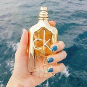 Nước Hoa Unisex Calvin Klein CK One Gold EDT Nước hoa Calvin Klein CK One Gold EDT có mùi hương thuộc nhóm hương gỗ trẻ trung và tươi mát, là sự kết hợp sức mạnh của cả hai giới.