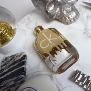 Nước Hoa Unisex Calvin Klein CK One Gold EDT Nước Hoa Unisex Calvin Klein CK One Gold EDT như chiếc áo thun mỏng đơn giản khoác lên người bạn trong những ngày đầu hạ nóng bức oi ả.