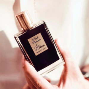 Nước Hoa Unisex Killian Black Phantom Memento Mori EDP Nước hoa Kilian Black Phantom Memento Mori như một ly cocktail mạnh, khiến bất cứ ai cũng đều bị thôi miên bởi mùi hương này.