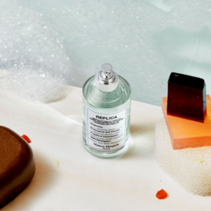 Nước Hoa Unisex Maison Margiela Replica Bubble Bath EDT Mọi chi tiết của chai nước hoa đều được thực hiện rất đơn giản nhưng vẫn không kém phần tỉ mỉ và tinh tế.