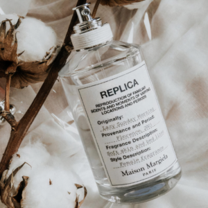 Nước Hoa Unisex Maison Margiela Replica Lazy Sunday Morning EDT Replica Lazy Sunday Morning là dòng nước hoa cao cấp cổ điển, gợi lại ký ức về làn da mềm mại và mượt mà, được bao bọc trong những lớp vải lanh thoáng mát và dễ chịu.
