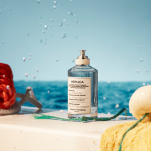 Nước Hoa Unisex Maison Margiela Replica Sailing Day EDT Đây được xem như một tuyệt phẩm của những ngày dạo chơi năng động với biển trời tự do, gợi cảm giác dễ chịu gần mà không kém phần tinh tế.