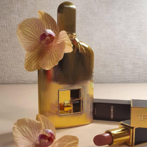 Nước Hoa Unisex Tom Ford Black Orchid Parfum Black Orchid là chai nước hoa được ra mắt với phiên bản đầu tiên vào năm 2006. Đến năm 2020, sản phẩm tiếp tục xuất hiện với một diện mạo hoàn toàn mới cùng mùi hương nồng nàn hơn.