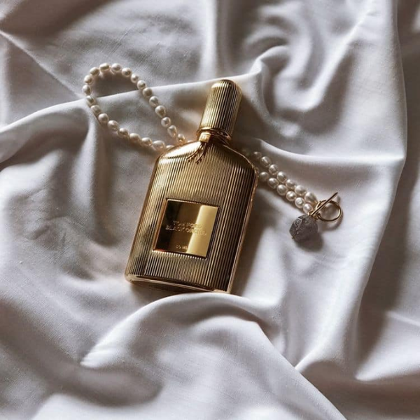 Nước Hoa Unisex Tom Ford Black Orchid Parfum Nước hoa cao cấp Orchid Parfum được thiết kế với phong cách sáng tạo và sang trọng. Phiên bản lần này vẫn giữ nguyên mẫu của bản trước, nhưng được khoác lên một chiếc áo màu vàng gold rực rỡ.