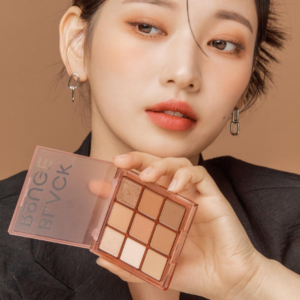 Bảng phấn mắt 9 ô Black Rouge Colordation Mood Palette MO01 Brickdation - Tone Nâu Trầm Black Rouge đã tạo nên một phong cách vô cùng sang trọng với phần thân nhựa mịn mờ, chống bám vân tay.