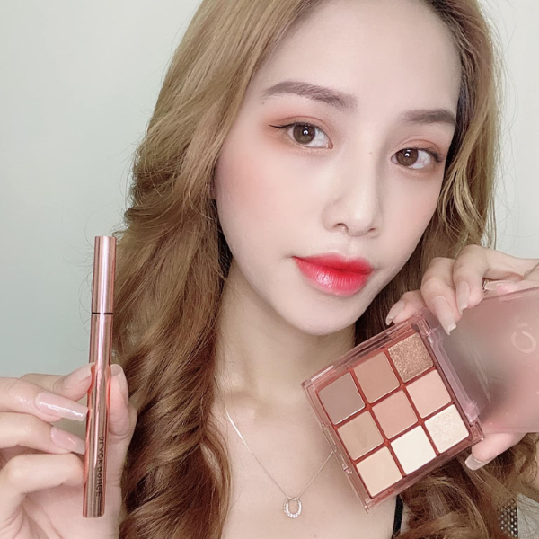 Bảng Phấn Mắt 9 Ô Black Rouge Colordation Mood Palette MP02 Rosydation - Tone Hồng Sản phẩm với lượng dầu thấp, chống mờ nhòe nên cho ra khả năng bám màu rất tốt.