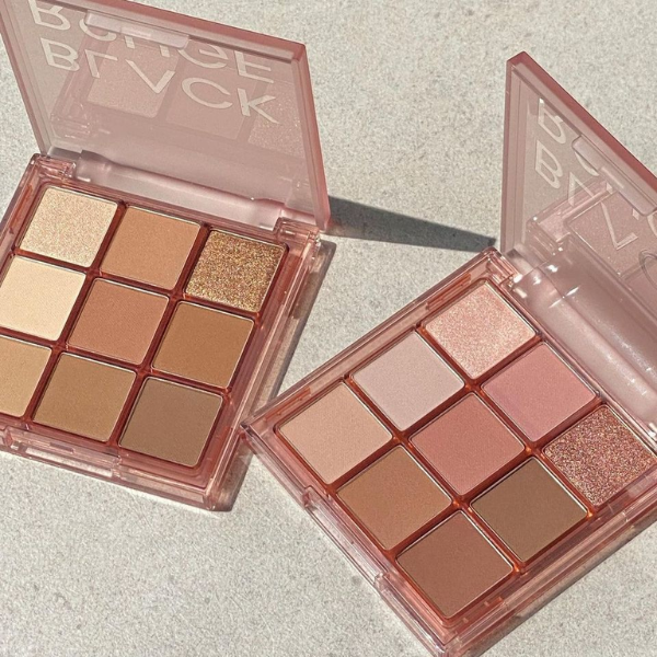 Bảng Phấn Mắt 9 Ô Black Rouge Colordation Mood Palette MP02 Rosydation - Tone Hồng Hộp phấn vuông vắn, kích thước vừa vặn, tiện lợi để các nàng có thể mang theo bên mình.
