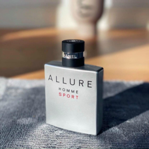 Nước Hoa Nam Chanel Allure Homme Sport EDT Với hương thơm nhẹ nhàng tự nhiên từ thiên nhiên và sự cuốn hút gợi cảm được lưu lại trên làn da, Allure Homme Sport tạo ra một sức thu hút quyến rũ không thể cưỡng lại được.