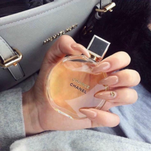Nước Hoa Nữ Chanel Chance EDP Nước hoa nữ Chanel Chance EDP được ra mắt vào năm 2013 từ "bàn tay tài hoa" của nhà sáng chế nước hoa Jacques Polge.