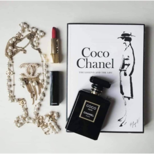 Nước Hoa Nữ Chanel Coco Noir EDP Nước Hoa Nữ Chanel Coco Noir EDP thể hiện nét sang trọng quý phái không chỉ qua mùi hương, mà còn bộc lộ qua vẻ kiêu kỳ từ ánh nhìn.
