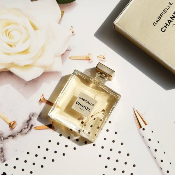 Nước Hoa Nữ Chanel Gabrielle EDP Bà mong muốn, sản phẩm này sẽ trông giống như một món đồ trang sức mà lại vẫn vô cùng đơn giản và vẫn mang hơi hướng của mẫu thiết kế chai cổ điển vốn có của Chanel.