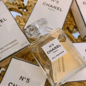 Nước Hoa Nữ Chanel No.5 Eau Premiere EDP Chanel No.5 Eau Premiere mang trên mình mùi hương của ánh nắng ấm giữa trời thu Paris hoa lệ.