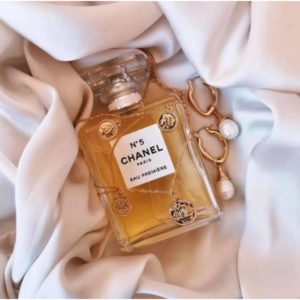 Nước Hoa Nữ Chanel No.5 Eau Premiere EDP Hình dáng chai vuông vức, cổ điển nhưng vẫn có nét nhẹ nhàng và nữ tính. 