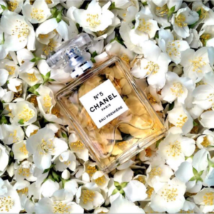 Nước Hoa Nữ Chanel No.5 Eau Premiere EDP Nước hoa nữ cao cấp Chanel No.5 Eau Premiere được kết tinh từ những hương thơm dầu cam, hoa hồng, hoa lài, hoa lan tây, hổ phách, cỏ hương bài, gỗ đàn hương...
