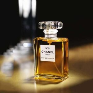 Nước Hoa Nữ Chanel No.5 EDP Có thể nói, đến thời điểm này, chưa hề có loại nước hoa nào có thể thay thế được Chanel No.5 bởi khả năng truyền cảm hứng cho phái đẹp một cách vô bờ bến.