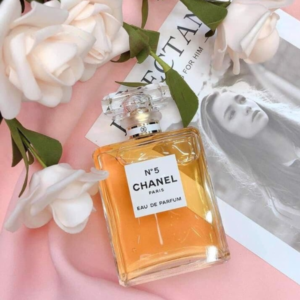 Nước Hoa Nữ Chanel No.5 EDP Nước hoa nữ No.5 EDP của thương hiệu Chanel ra mắt năm 1986 và được sáng tạo dựa trên hương thơm kinh điển huyền thoại của Chanel No.5 năm 1921.