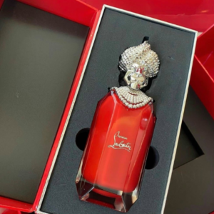 Nước Hoa Nữ Christian Louboutin Loubiraj EDP Đi theo "bước chân" của Christian Louboutin Loubiraj, mùi hương ma thuật này dường như biết hát, nhảy múa và để lại một dấu vết mạnh mẽ kéo dài như vô tận cho người dùng.