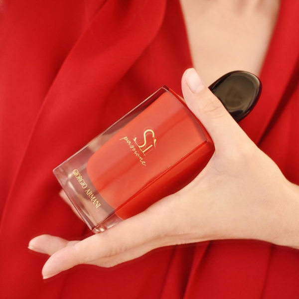Nước Hoa Nữ Giorgio Armani Sì Passione EDP Nước Hoa Nữ Giorgio Armani Sì Passione EDP là một mùi hương mãnh liệt, không khoan nhượng.